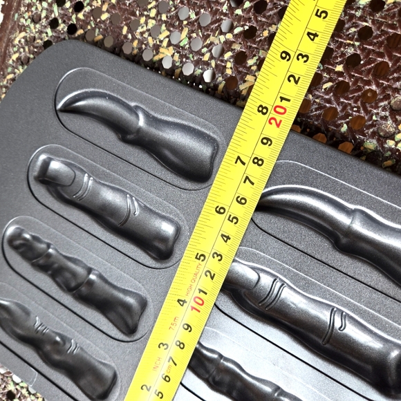 Spooky finger baking tray - Picture 2 of 4